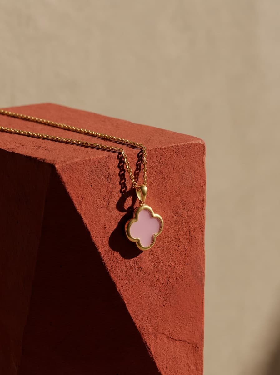 پلاک طلا مینیمال طرح ونکلیف صورتی