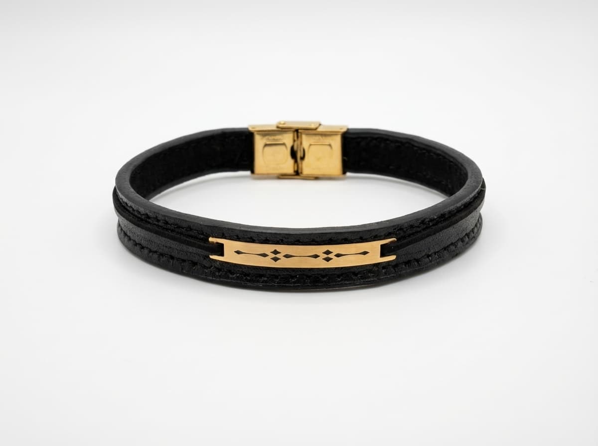 دستبند چرم دخترانه و پسرانه با پلاک طلا برند  ماهلین 